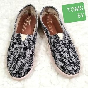TOMS One for One youth slips on Y6 shoes